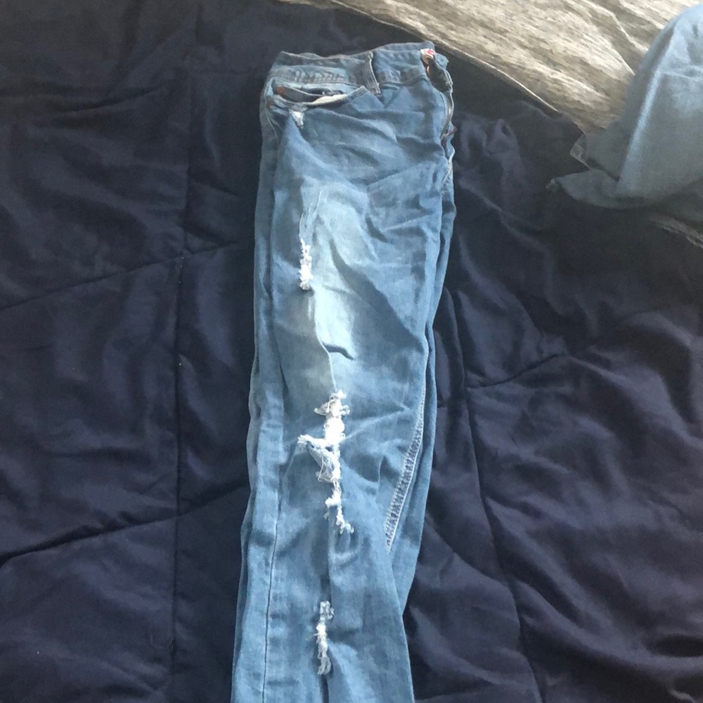 Skinny jeans .. ripped